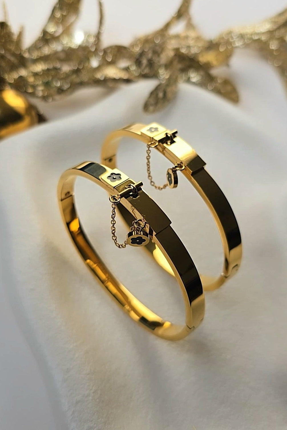 Aila Clover Bangle
