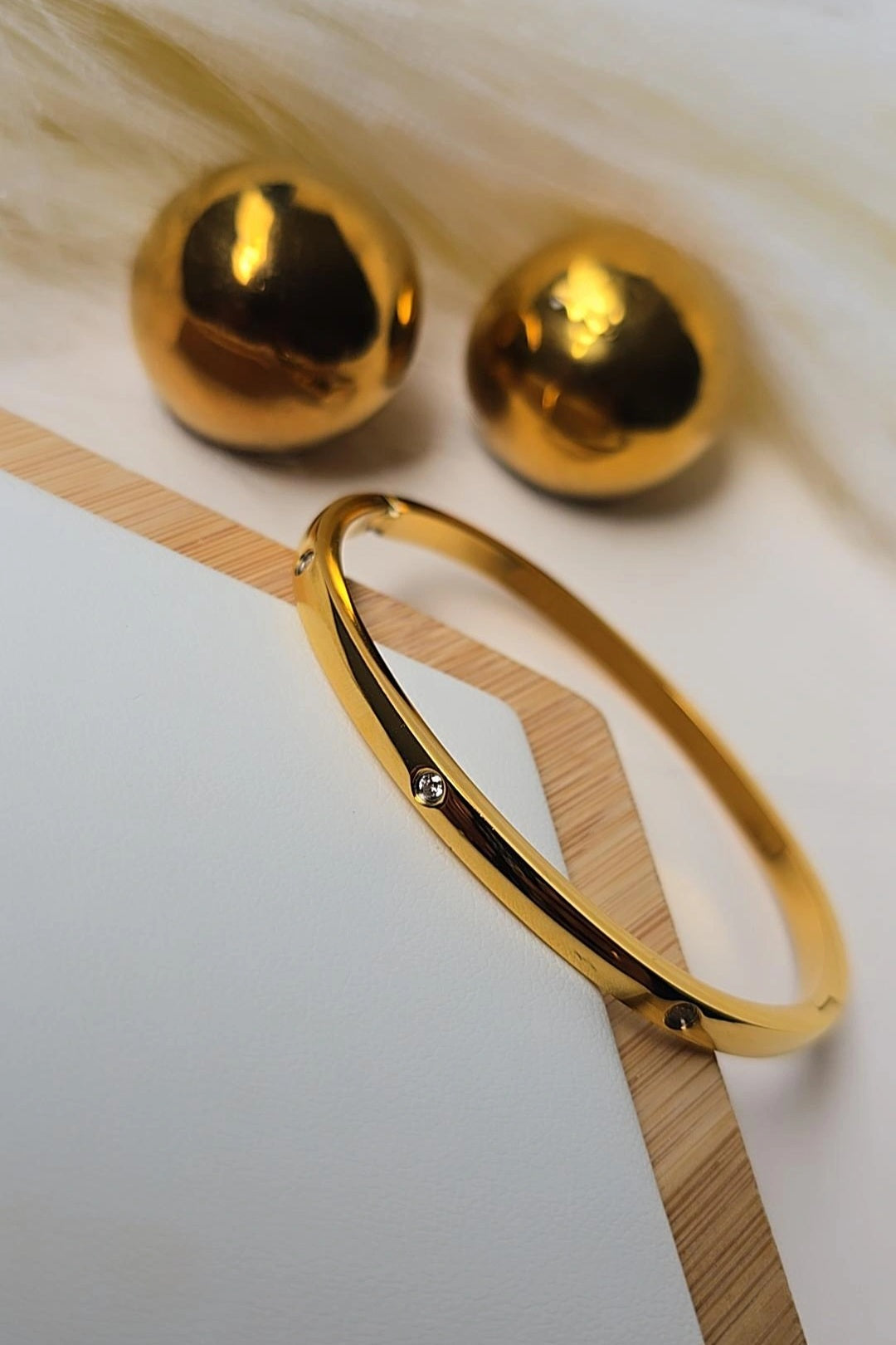 Gold bracelet and earrings