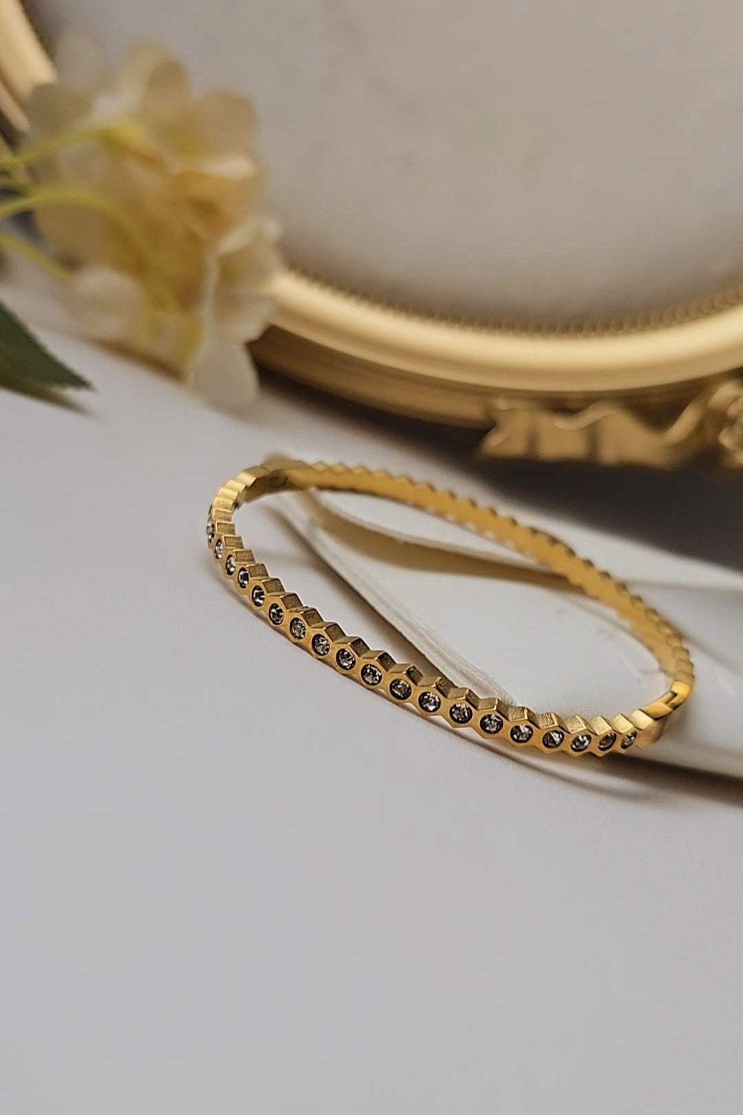 Nira Sleek Bangle