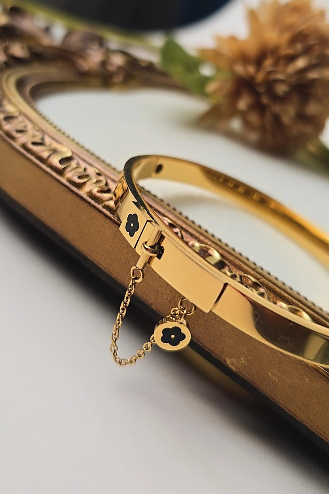 Aila Clover Bangle