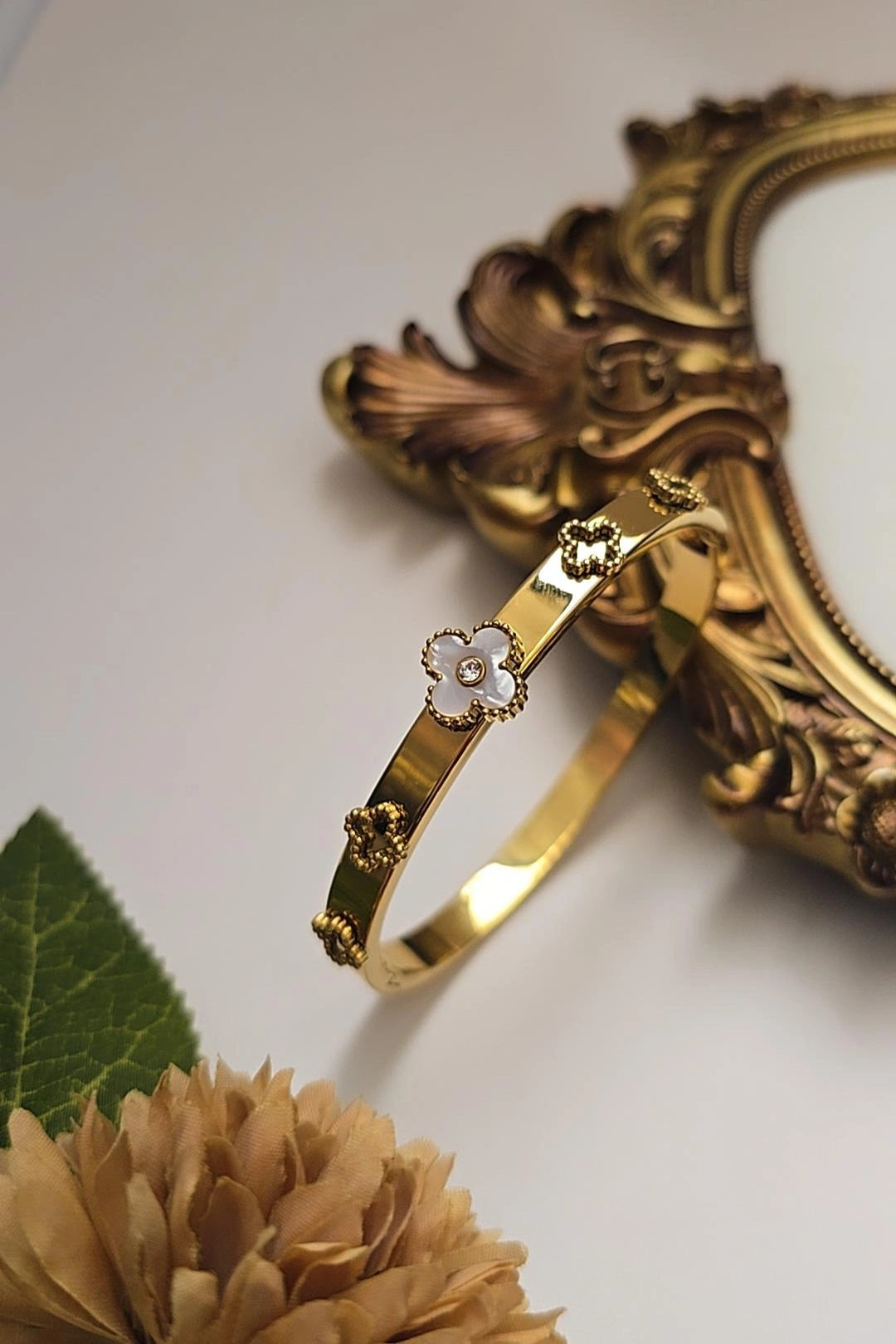 Ava Clover Bangle