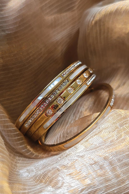Evelyn Bangle
