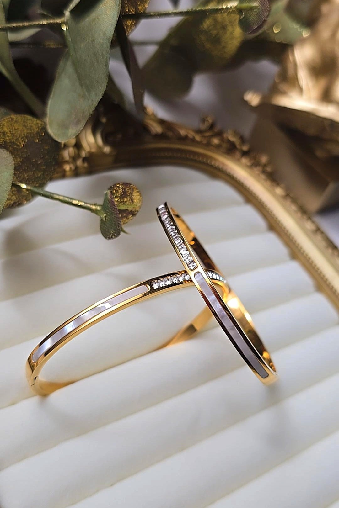 Evelyn Bangle