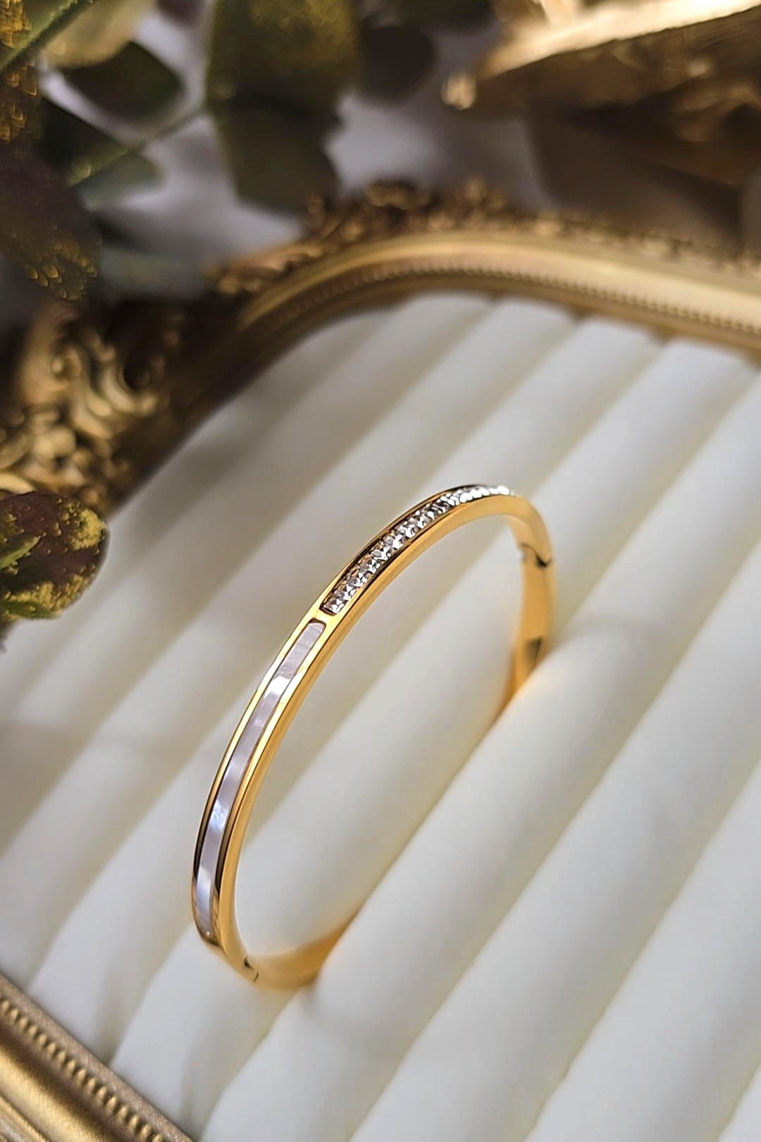 Evelyn Bangle