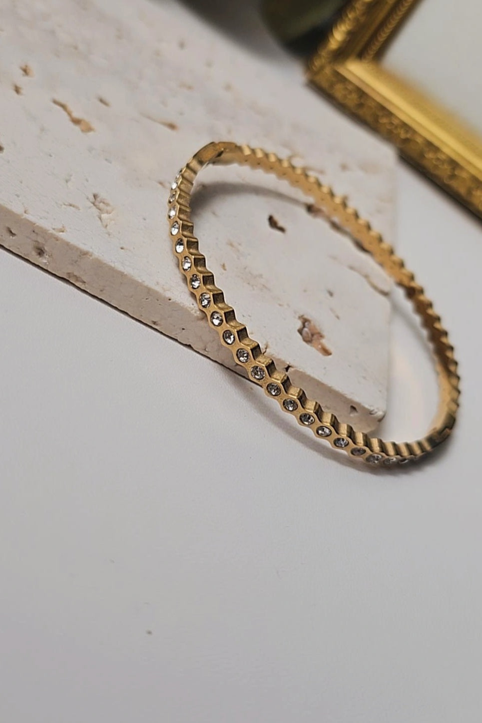 Nira Sleek Bangle